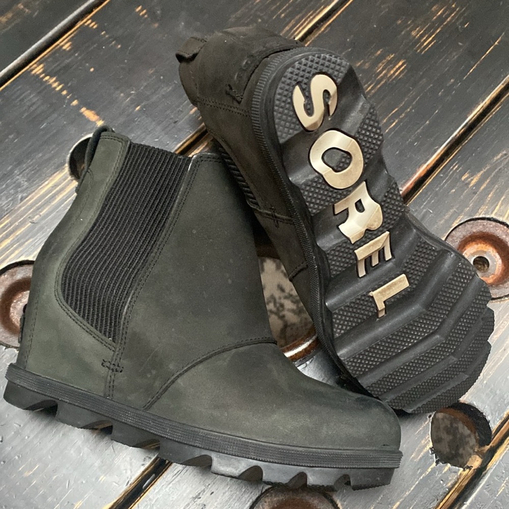 Sorel Joan of Arc Wedge Ankle Boots in Army Green - Size 6.5